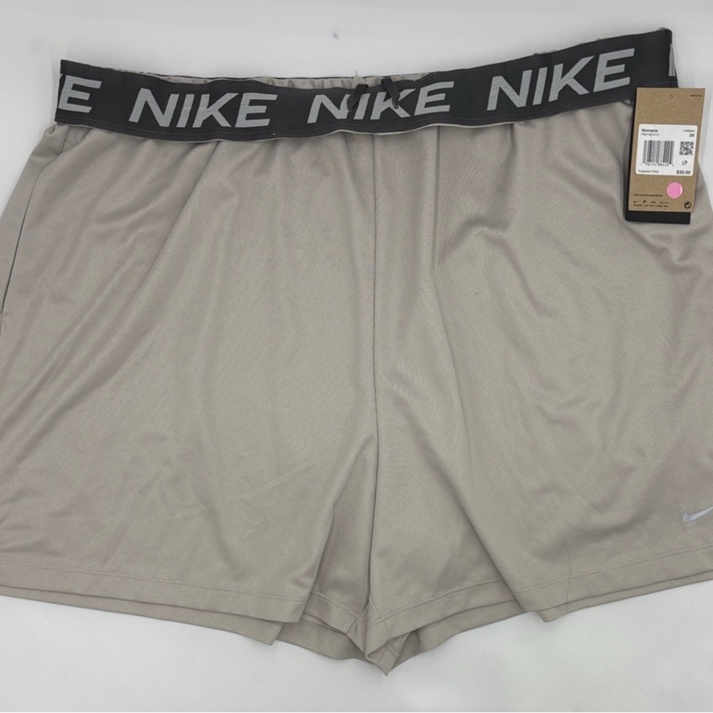 Nike Attack Dri-FIT Mid-Rise 5” Unlined Shorts in Lt Iron Ore